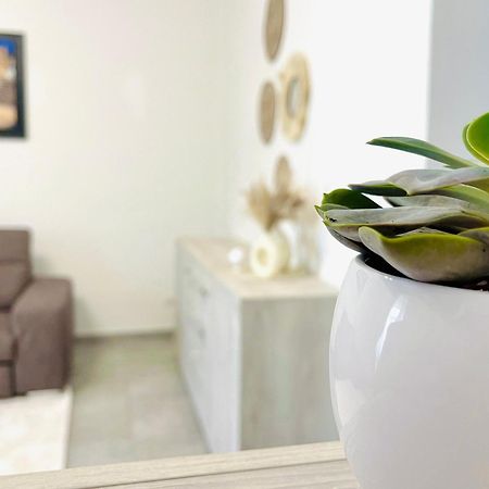 All'Apulia N'23 - Apartment With Parking เลชเช ภายนอก รูปภาพ