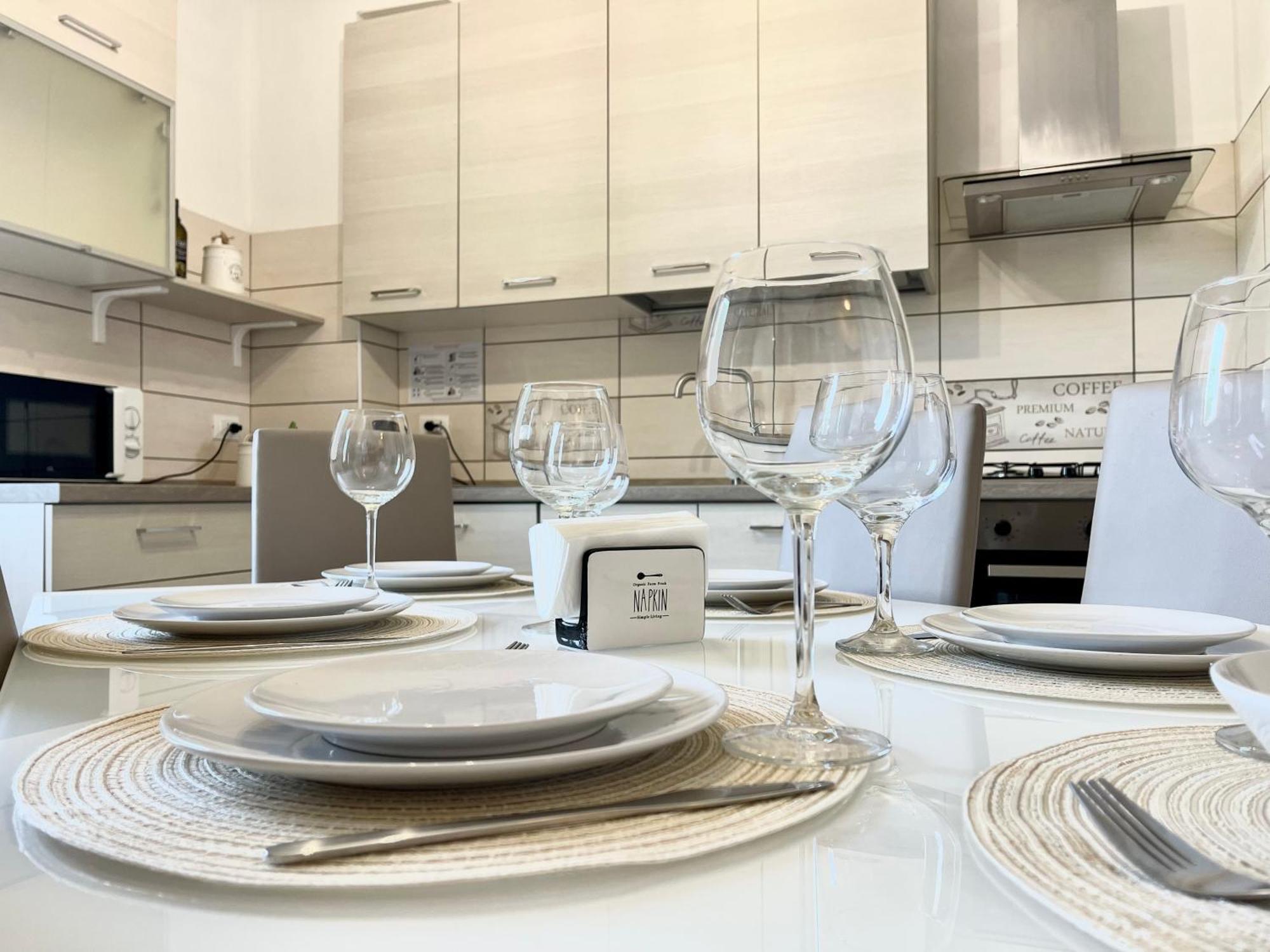 All'Apulia N'23 - Apartment With Parking เลชเช ภายนอก รูปภาพ